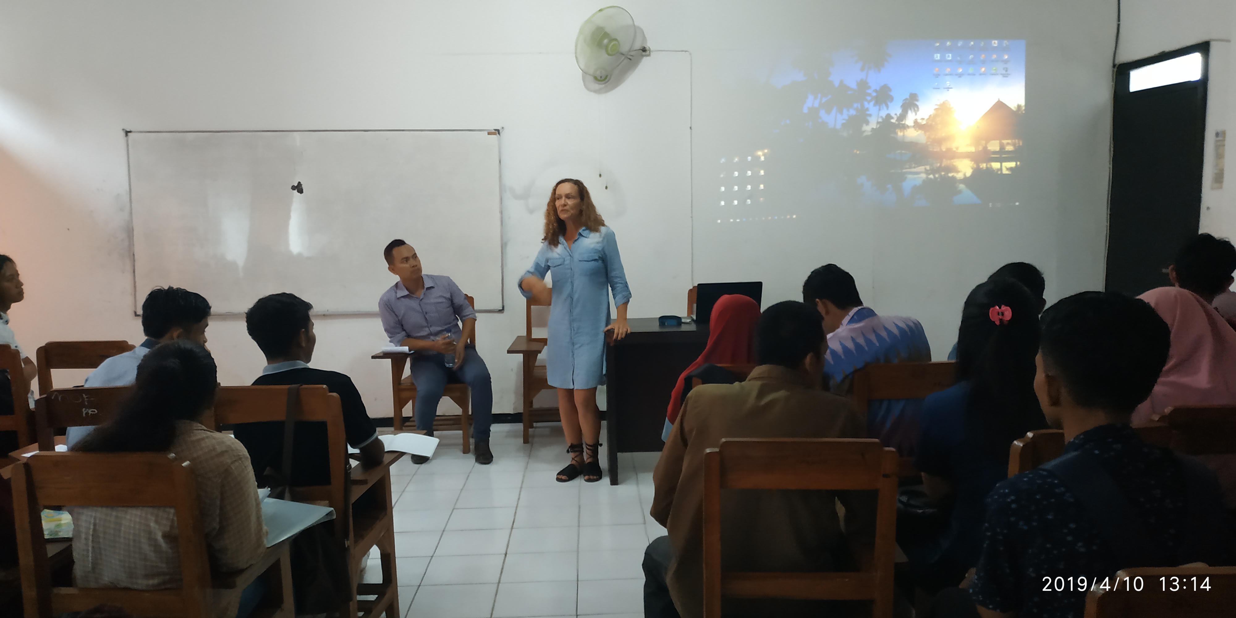 International Public Lecture dengan Miss Ellen Romanelli dari Brazil